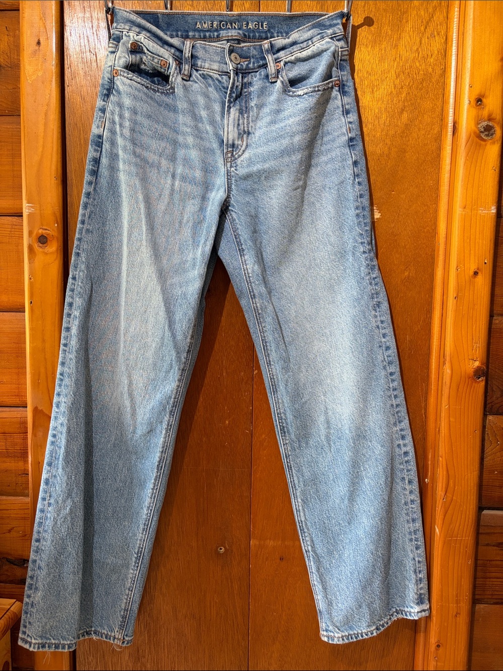 American Eagle Women’s Straight Leg Light Wash Jeans